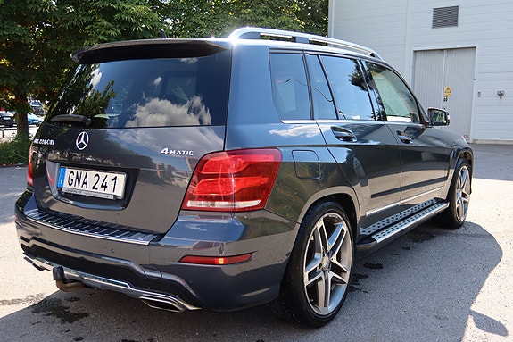 Mercedes-Benz GLK220 2 of 5