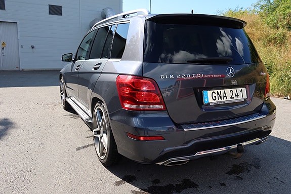 Mercedes-Benz GLK220 4 of 5