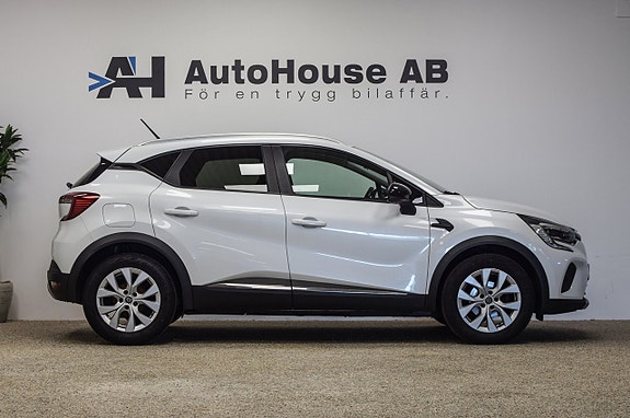 Renault Captur 3 of 5