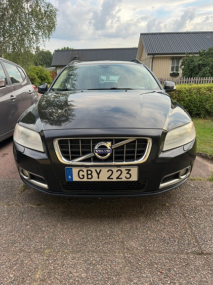 Volvo V70 3 of 5