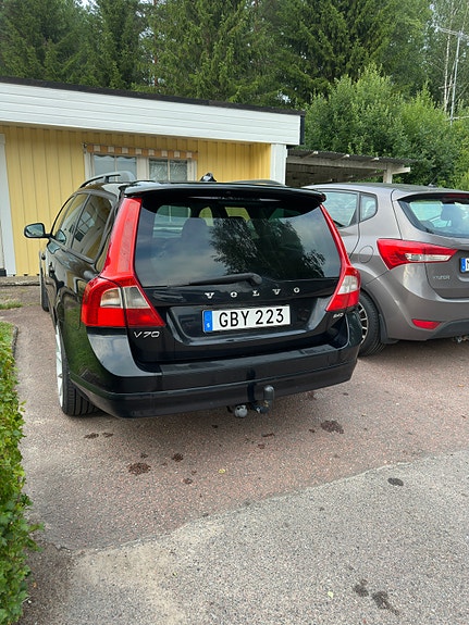Volvo V70 2 of 5
