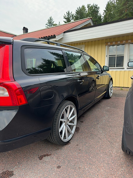 Volvo V70 5 of 5