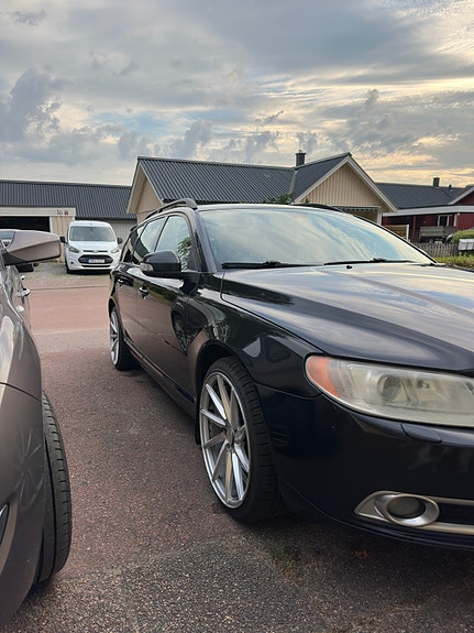 Volvo V70 4 of 5