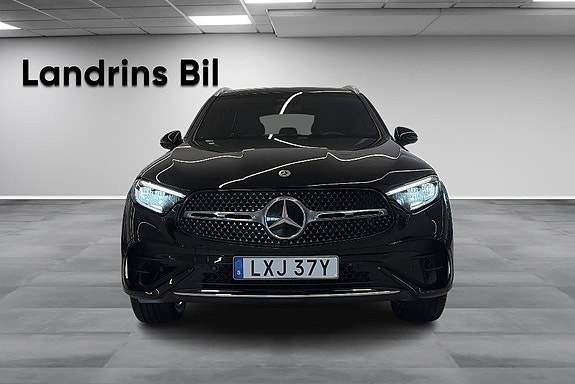 Mercedes-Benz GLC300 e 2 of 5