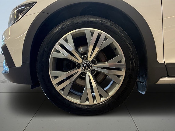 Volkswagen Passat Alltrack 14 of 18