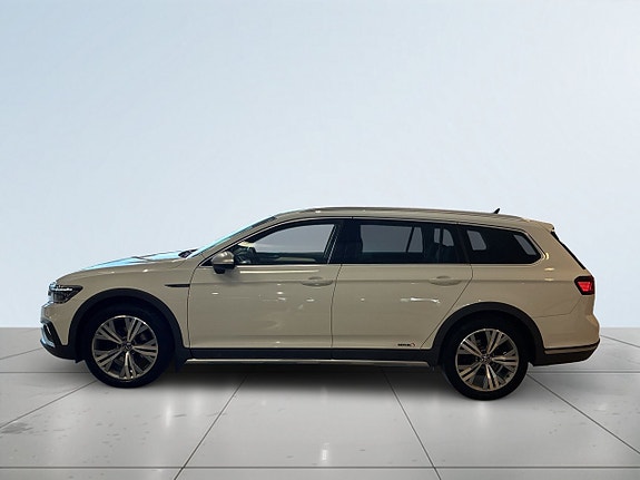 Volkswagen Passat Alltrack 4 of 18