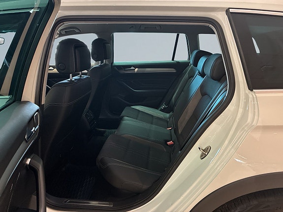 Volkswagen Passat Alltrack 13 of 18