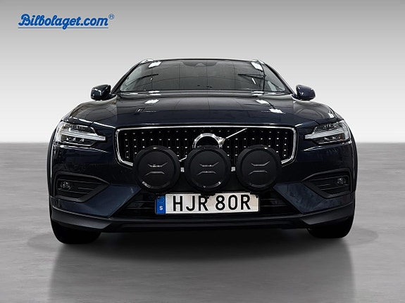 Volvo V60 Cross Country 2 of 5