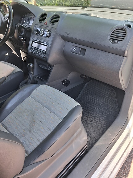 Volkswagen Caddy Maxi 8 of 9