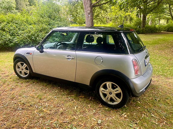 MINI Cooper 4 of 5