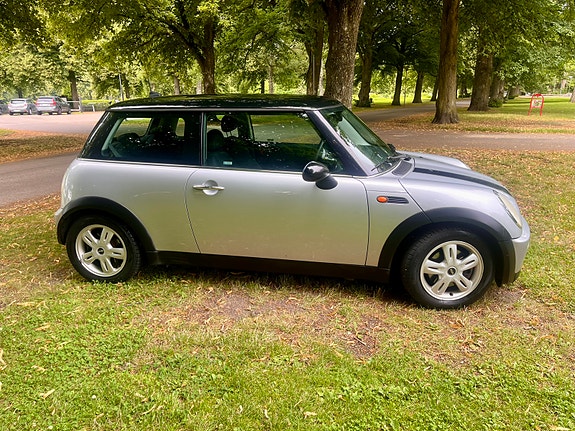 MINI Cooper 2 of 5