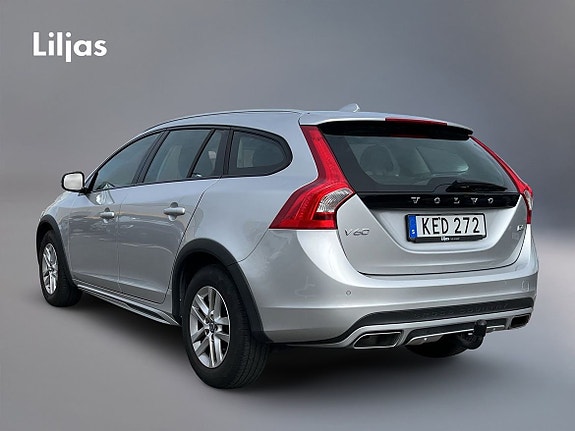 Volvo V60 Cross Country 3 of 5