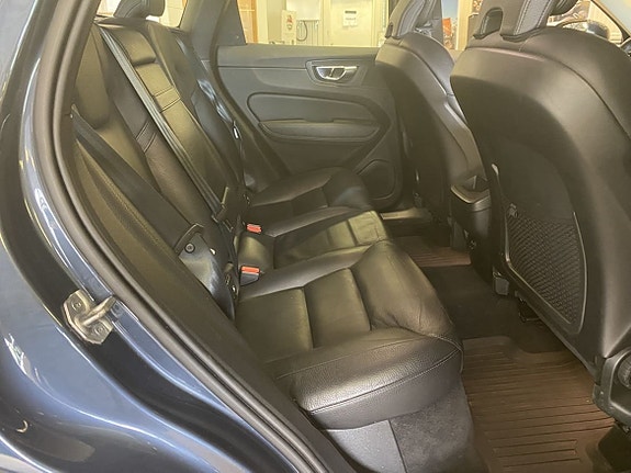 Volvo XC60 17 of 18