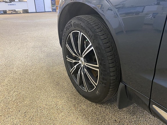 Volvo XC60 3 of 18