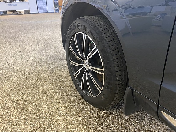 Volvo XC60 3 of 5