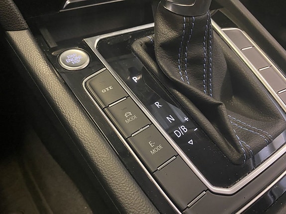 Volkswagen Passat 11 of 14