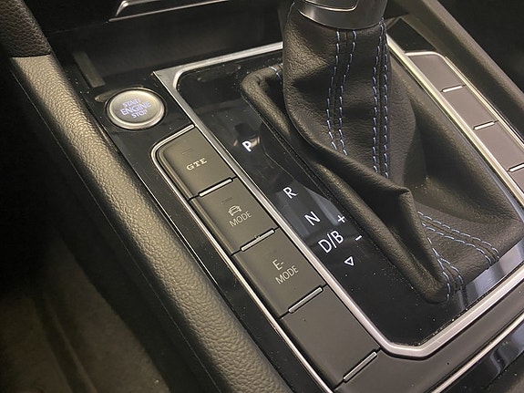 Volkswagen Passat 11 of 14