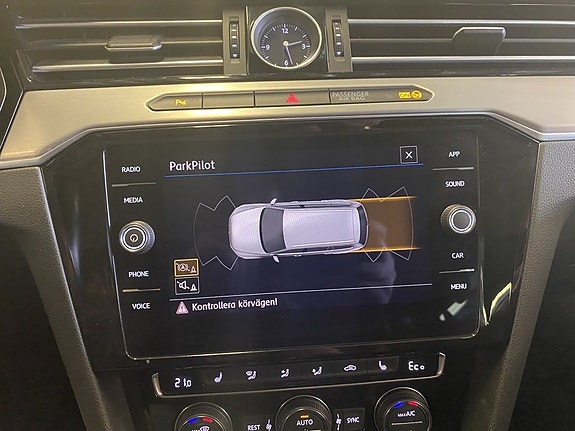 Volkswagen Passat 12 of 14