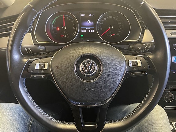 Volkswagen Passat 8 of 14