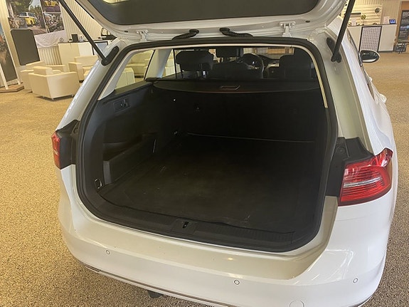 Volkswagen Passat 5 of 14