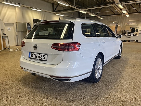 Volkswagen Passat 6 of 14
