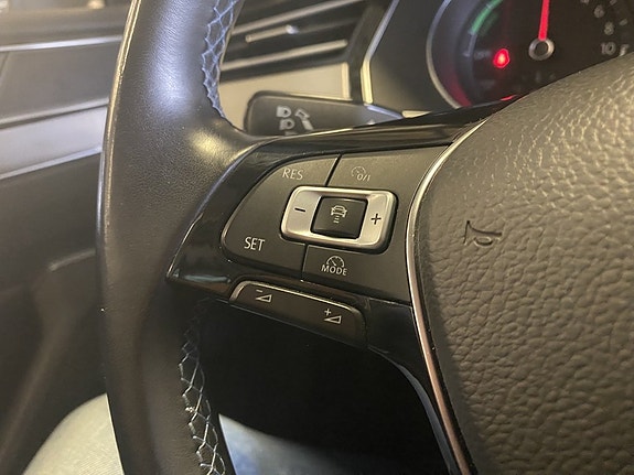 Volkswagen Passat 9 of 14