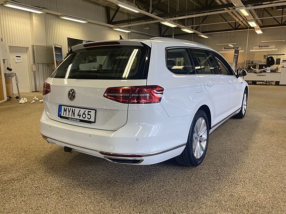 Volkswagen Passat 6 of 14