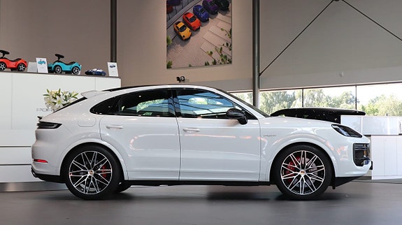 Porsche Cayenne Coupe 3 of 5