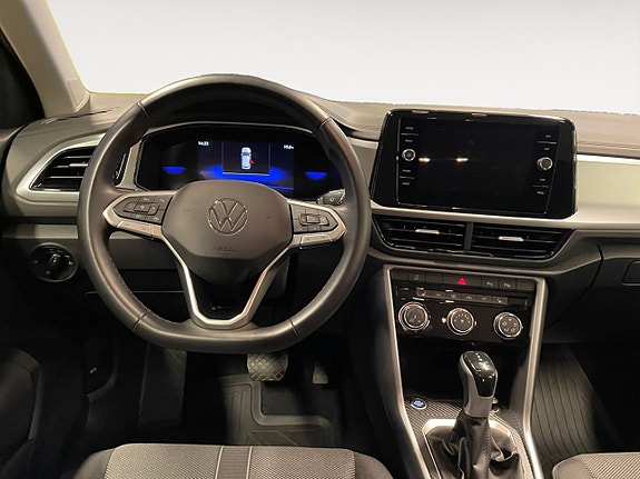 Volkswagen T-Roc 12 of 23