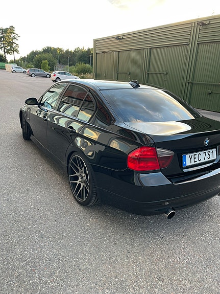 BMW 335Xi 3 of 6