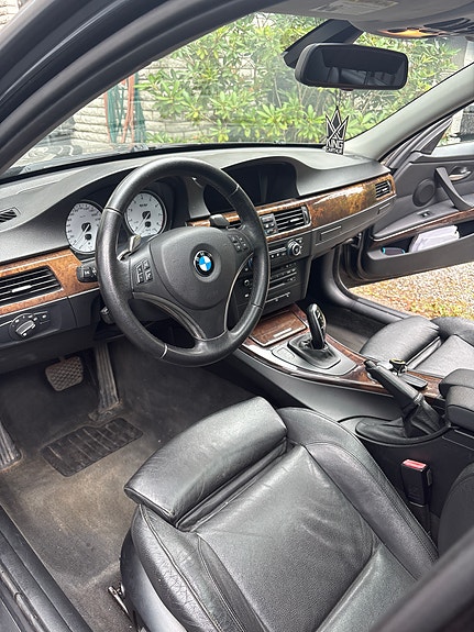 BMW 335Xi 4 of 6