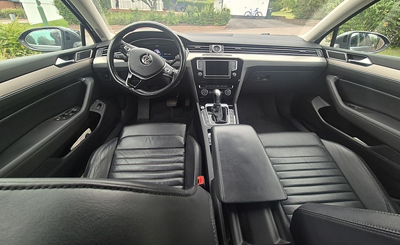 Volkswagen Passat 4 of 5