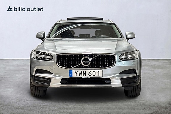 Volvo V90 Cross Country 3 of 5