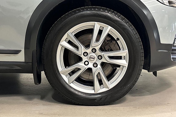 Volvo V90 Cross Country 11 of 30