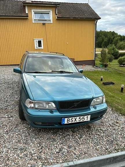 Volvo V70 3 of 3