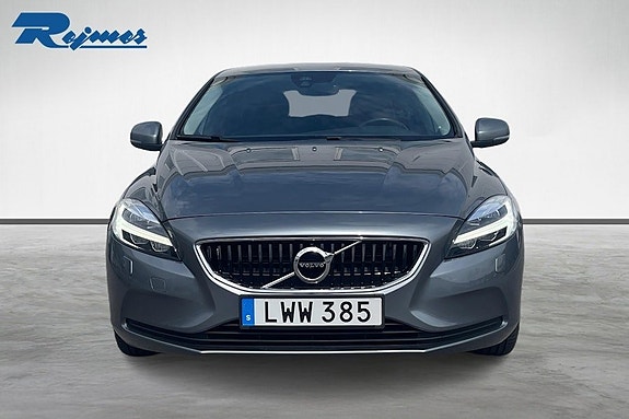 Volvo V40 8 of 20