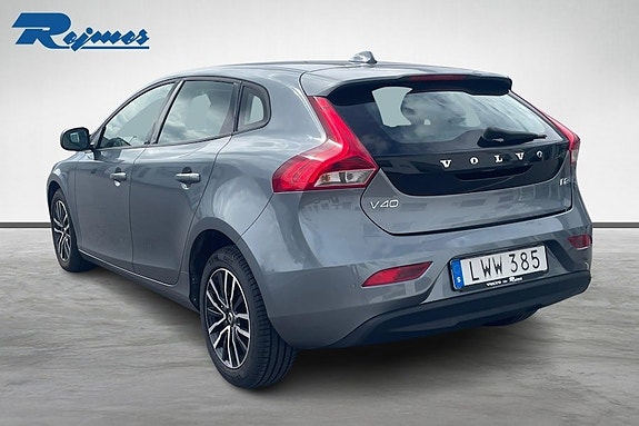 Volvo V40 3 of 20