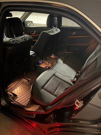 Mercedes-Benz E220 4 of 5