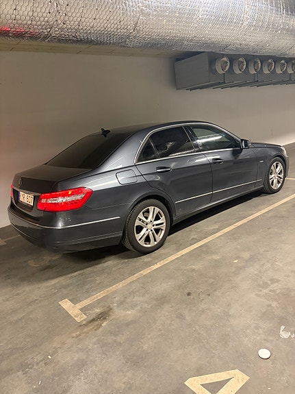 Mercedes-Benz E220 5 of 5