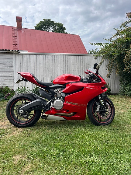 Ducati 899 Panigale 2 of 5
