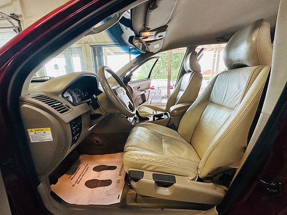 Volvo XC90 11 of 23