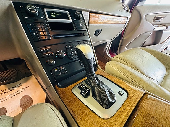Volvo XC90 13 of 23