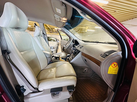 Volvo XC90 12 of 23