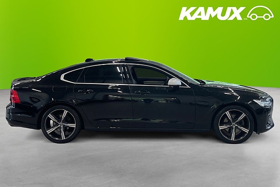 Volvo S90 2 of 5