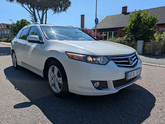 Honda Accord 2 of 5
