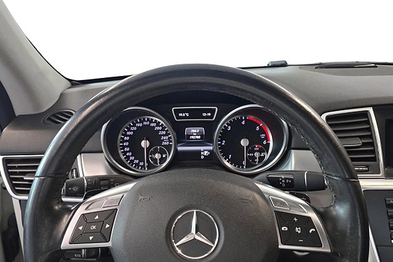 Mercedes-Benz ML350 6 of 8