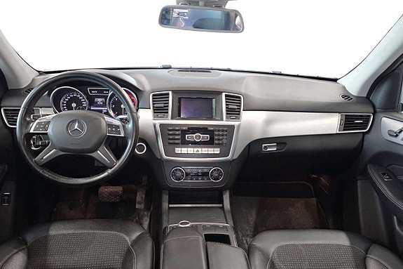 Mercedes-Benz ML350 7 of 8