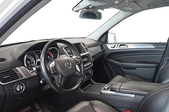 Mercedes-Benz ML350 5 of 8