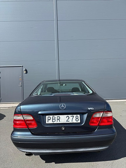 Mercedes-Benz CLK320 5 of 5