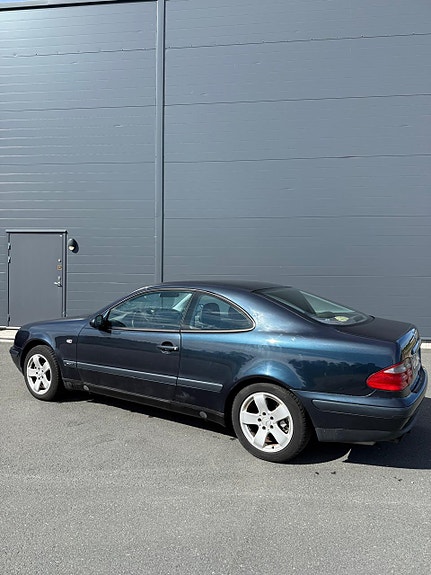 Mercedes-Benz CLK320 2 of 5
